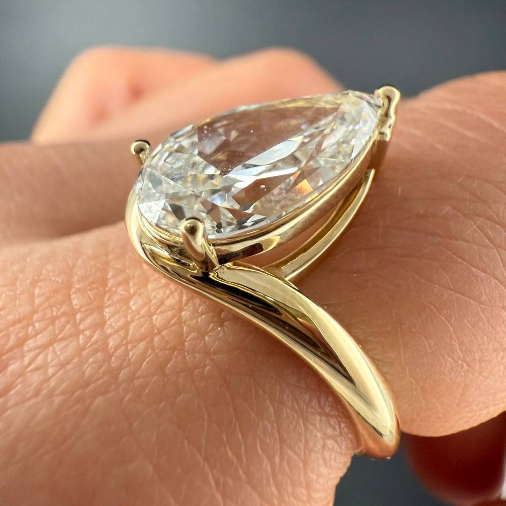 Diamond Ring – Yellow Gold, 3.3 ct – photo 1 of 5