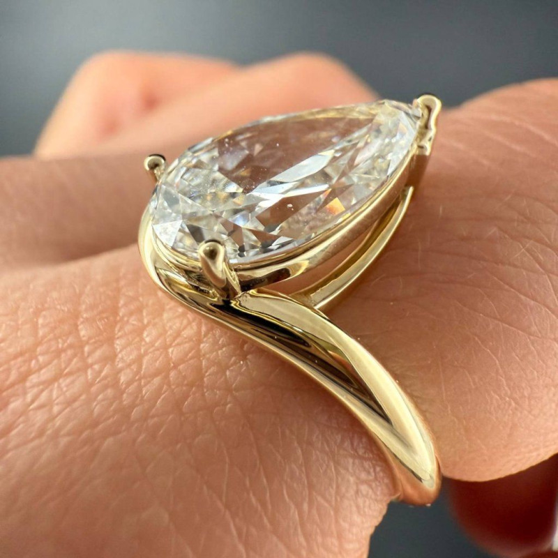 Diamond Ring – Yellow Gold, 3.3 ct – photo 1 of 5
