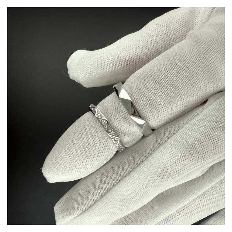 A Pair of White Gold Wedding Rings – photo 3 of 7