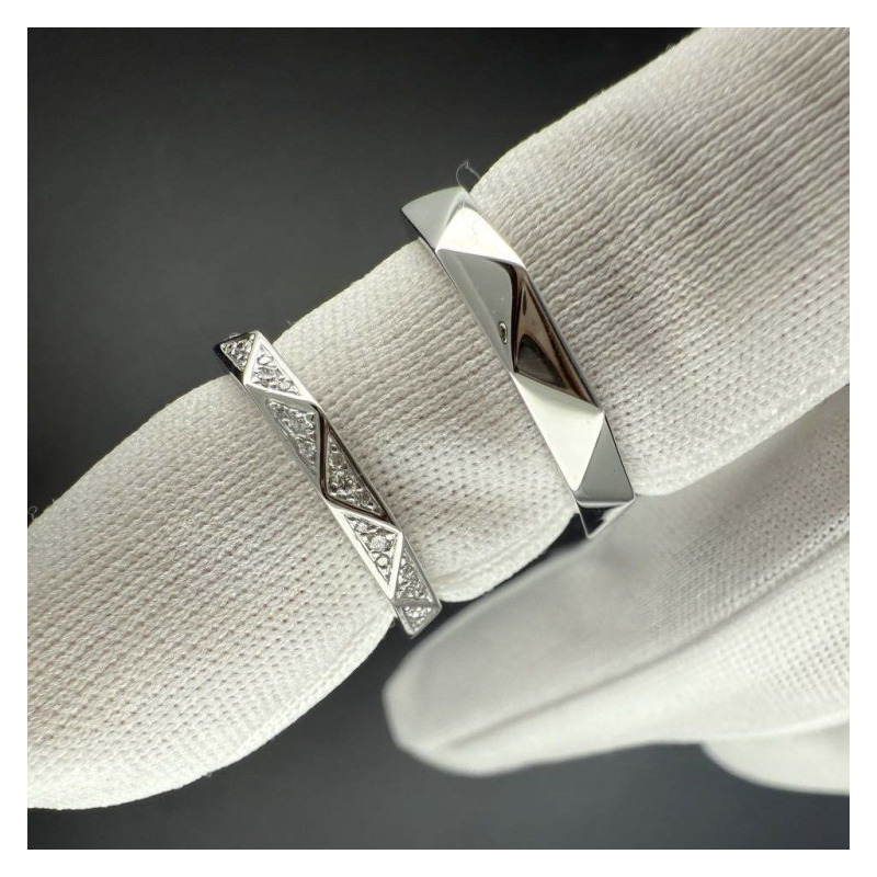 A Pair of White Gold Wedding Rings – photo 7 of 7