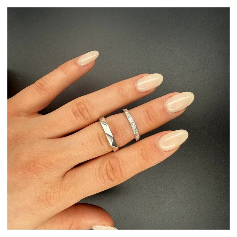 A Pair of White Gold Wedding Rings – photo 1 of 7