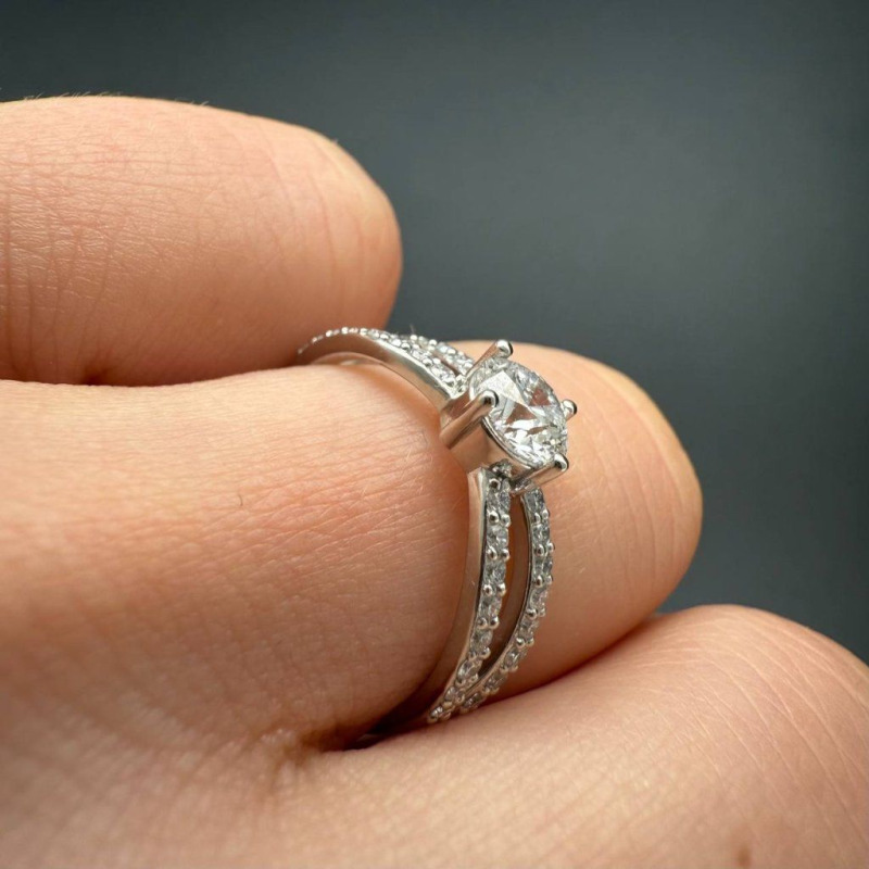 Platinum Ring with Natural Diamonds