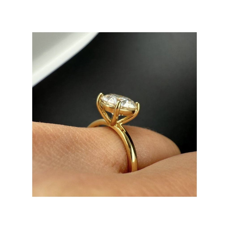 Gold Ring with Moissanite – photo 4 of 5
