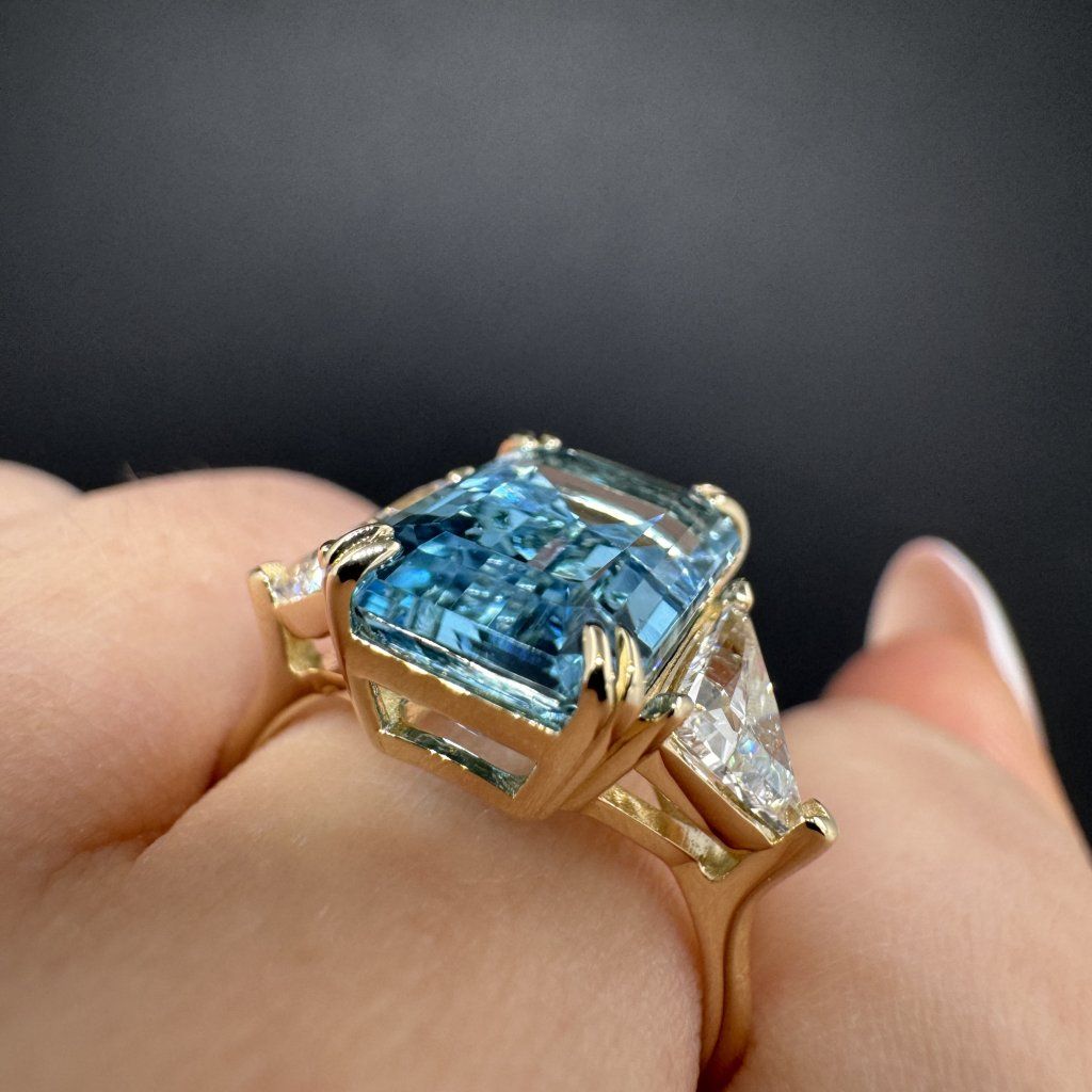 Ring with Topaz and Diamonds – Yellow Gold, 5.55 ct – photo 1 of 5