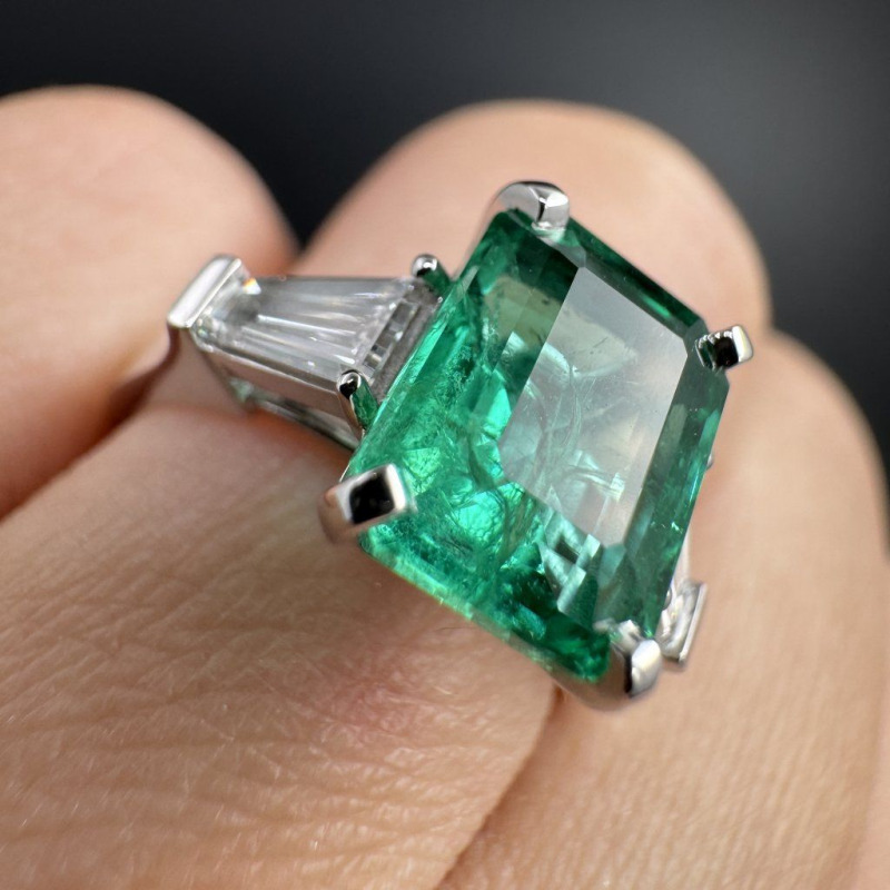 Ring with Emerald and Diamonds, 2.36 ct – photo 3 of 7