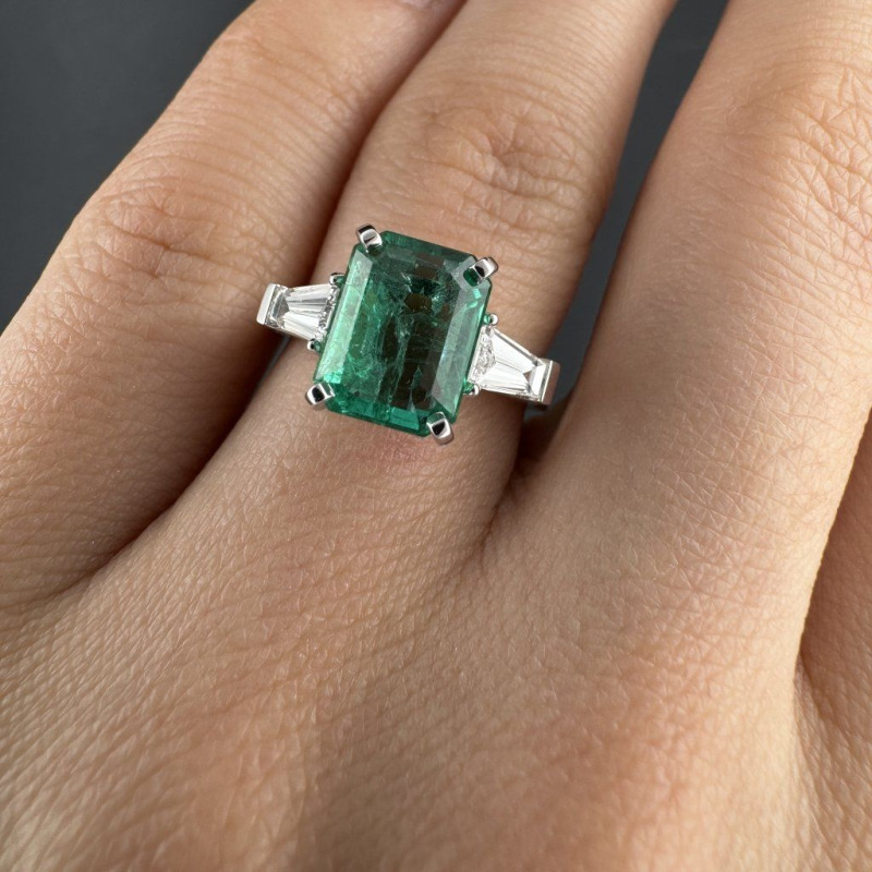Ring with Emerald and Diamonds, 2.36 ct – photo 5 of 7