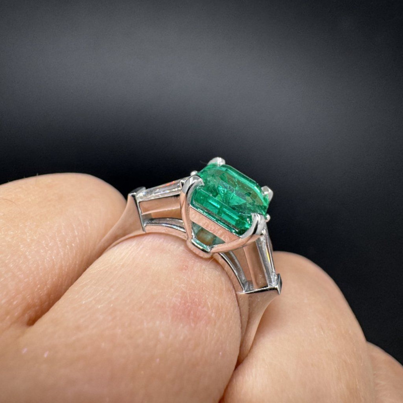 Ring with Emerald and Diamonds, 2.36 ct – photo 6 of 7