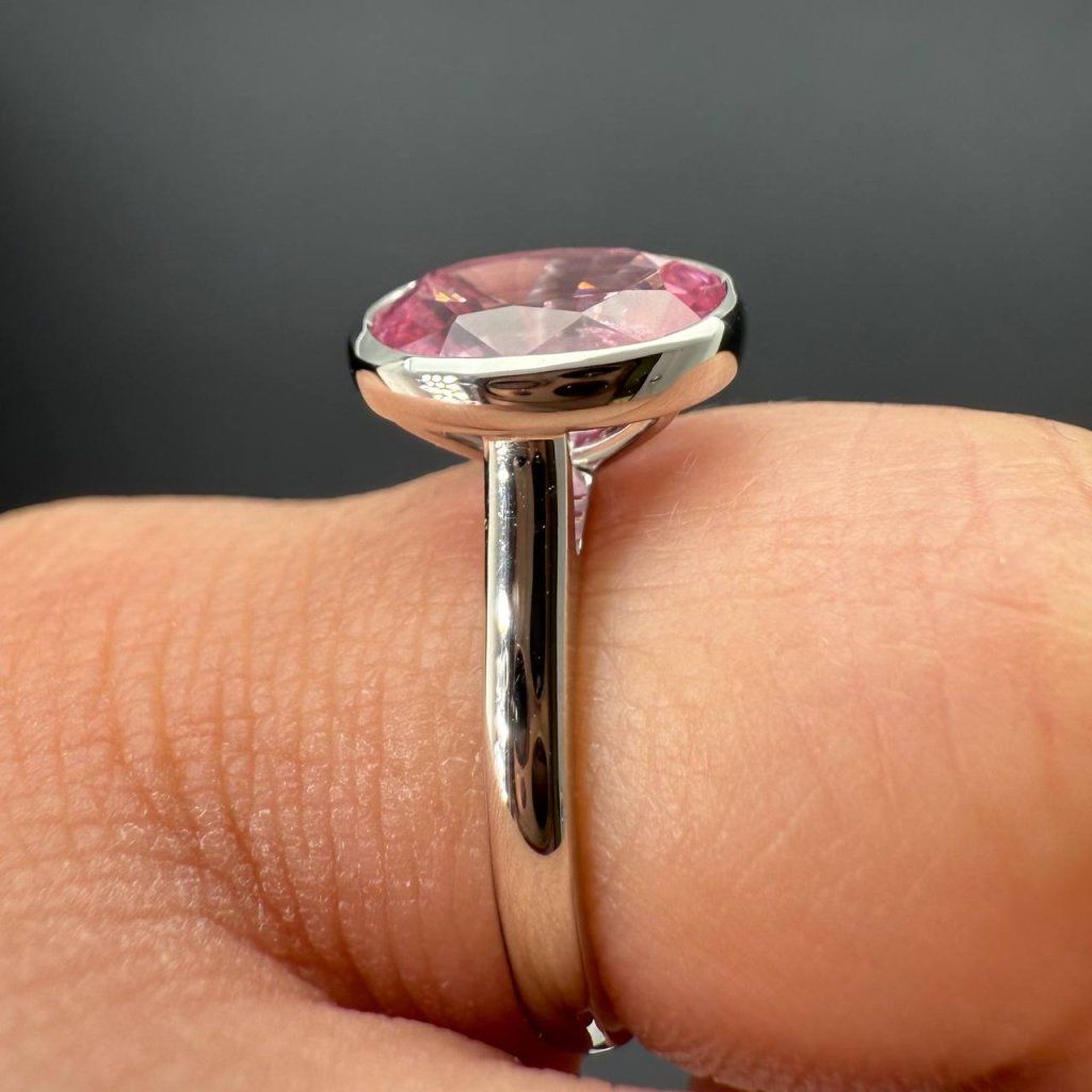 Ring with Natural Spinel – Platinum, 2.69 ct – photo 1 of 4