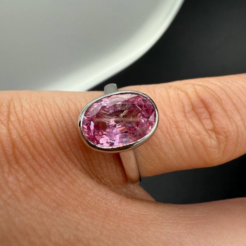 Ring with Natural Spinel – Platinum, 2.69 ct – photo 2 of 4