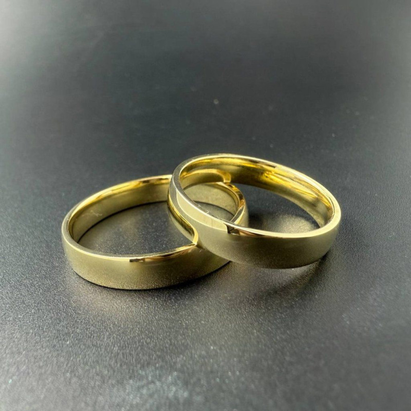 A Pair of Gold Wedding Bands – Yellow Gold – photo 2 of 4