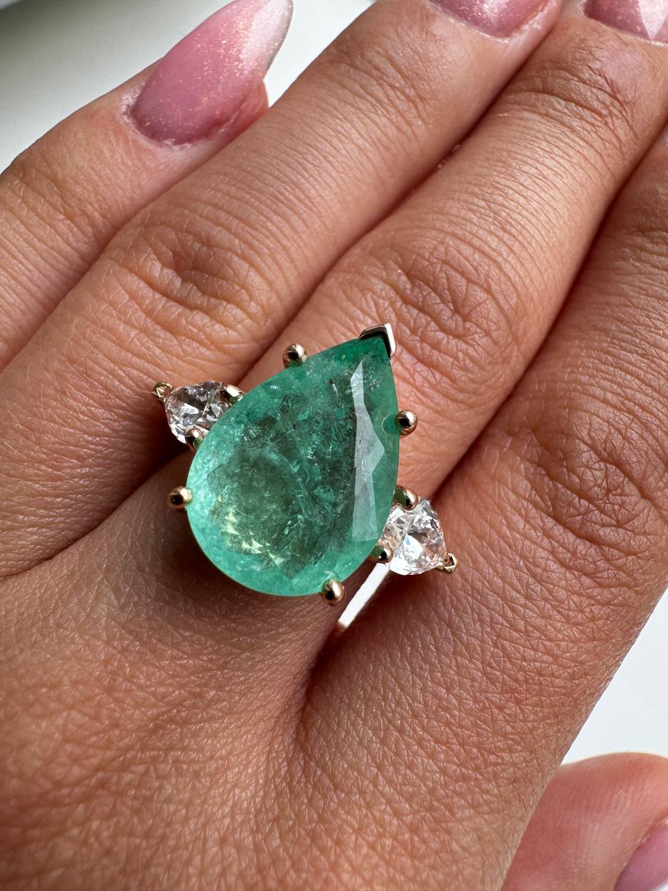 Pear Paraíba trilogy ring, top view